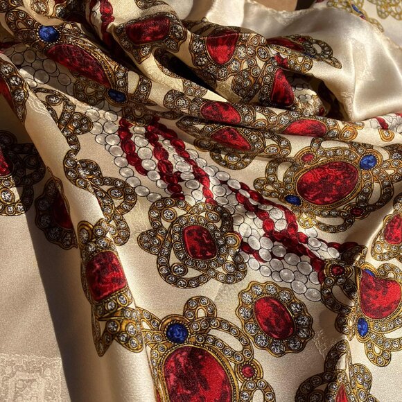 Vintage CHANEL Cream Gold Pearl & Ruby Jacquard Scarf Square Silk Carre 90 35" - Picture 4 of 16